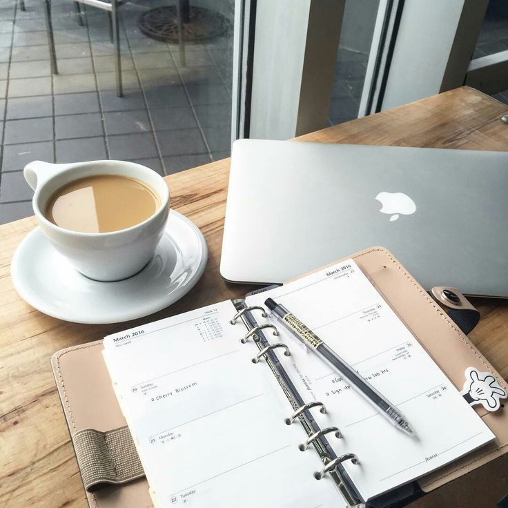 photo agenda ouvert avec cafe